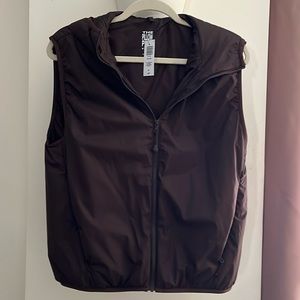Aritzia brown vest, size small brand new